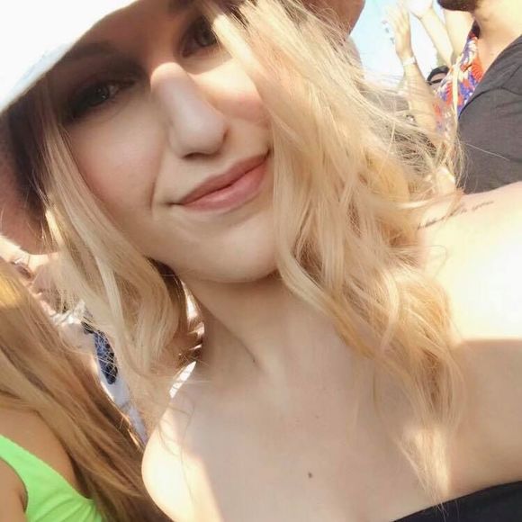 Meet your Posher, Janelle - Picture 1 of 1